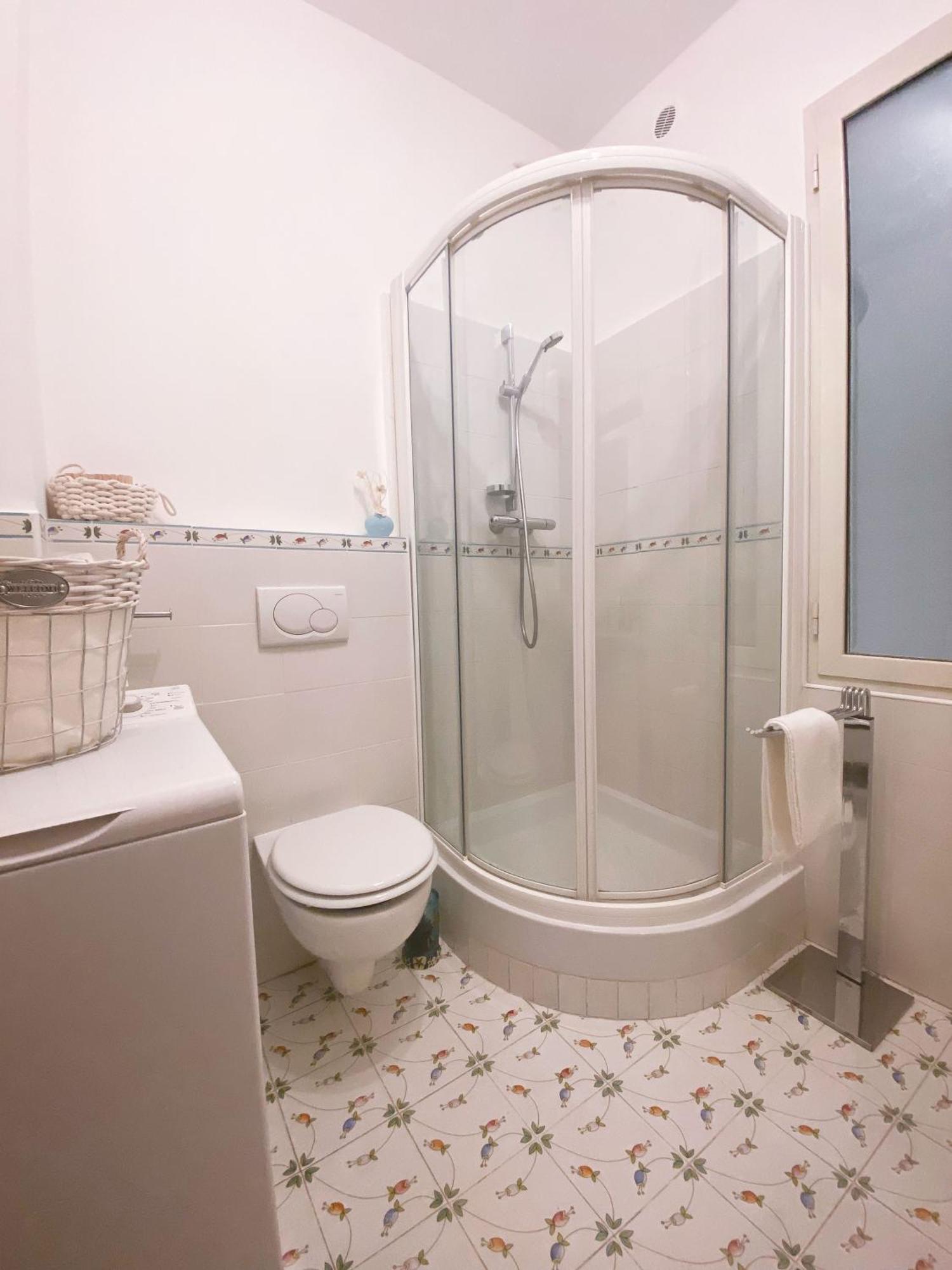 Beautiful Renovated ,next To The ! Air-c, Free Parking! * Nizza