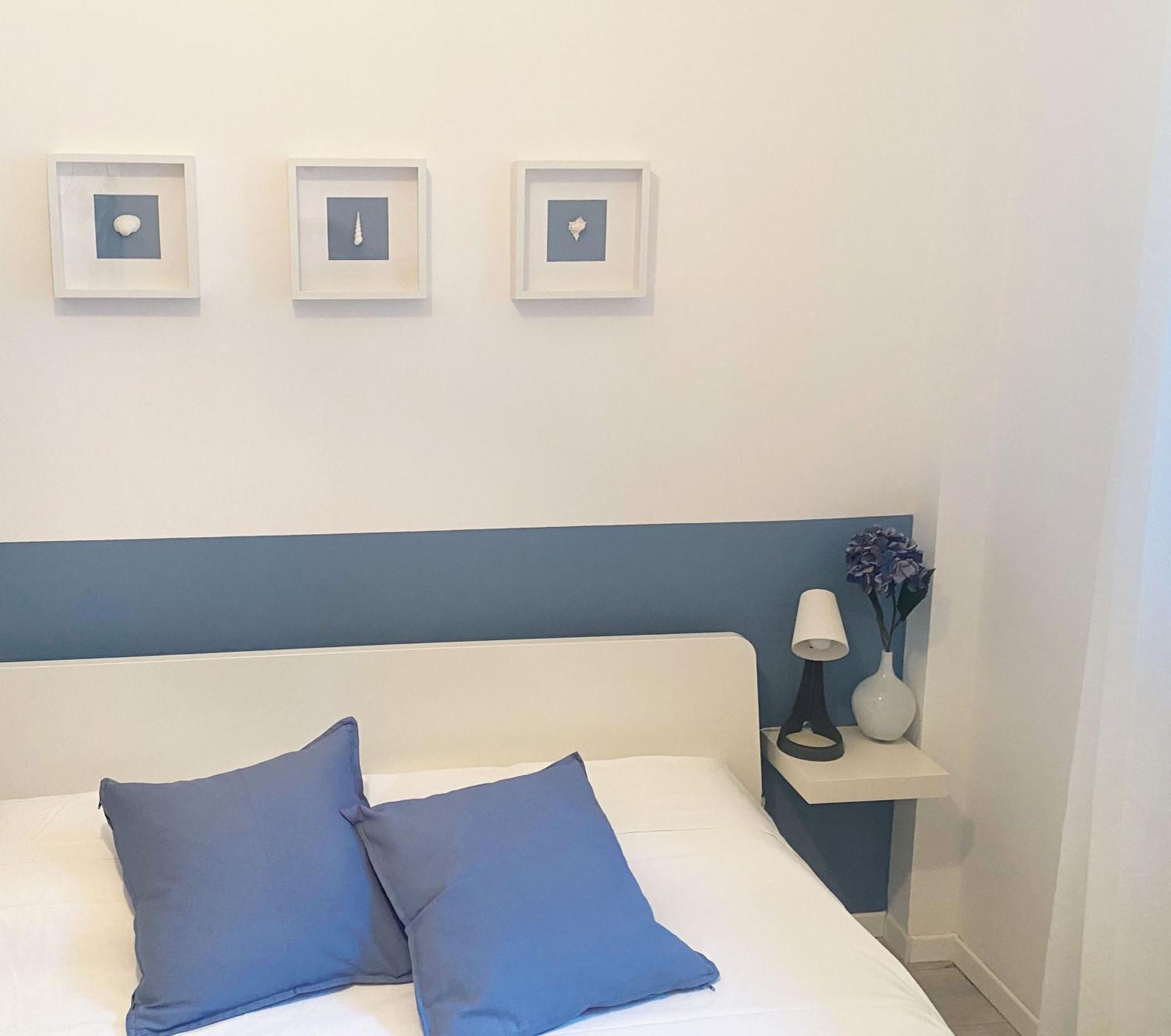 Beautiful Renovated ,next To The ! Air-c, Free Parking! Appartamento