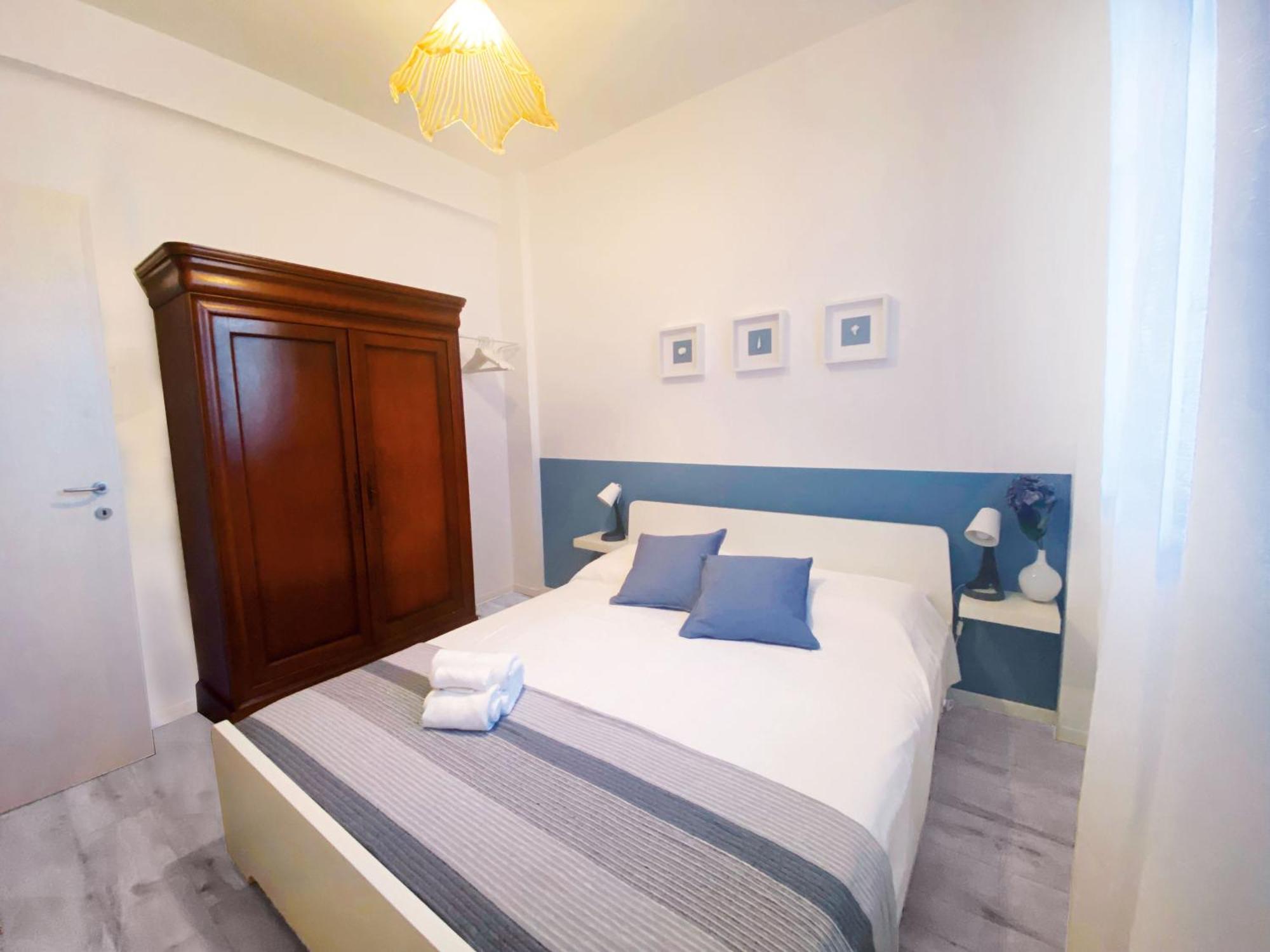 Beautiful Renovated ,next To The ! Air-c, Free Parking! Appartamento