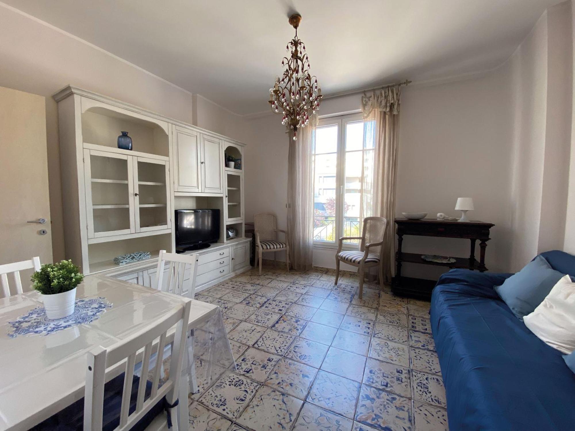 Beautiful Renovated ,next To The ! Air-c, Free Parking! Nizza