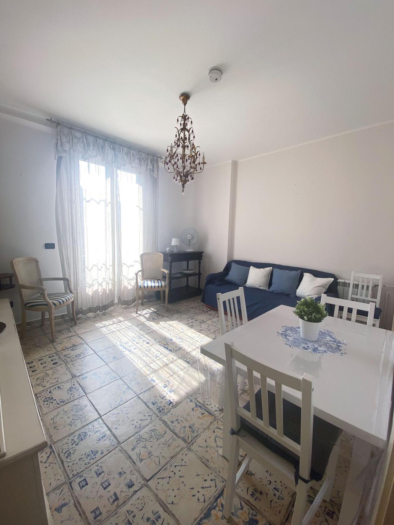 Appartement Beautiful Renovated ,next To The ! Air-c, Free Parking! Nice